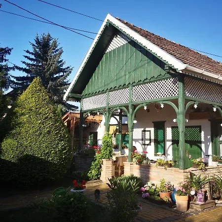 Veranda Vendeghaz Holiday home Veroce