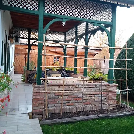 Veranda Vendeghaz Holiday home