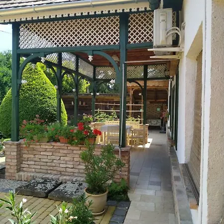 Veranda Vendeghaz Holiday home *