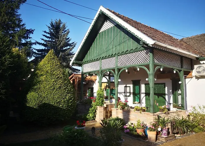 Veranda Vendeghaz Holiday home Veroce