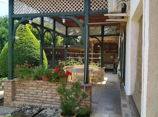 Veranda Vendeghaz Holiday home *